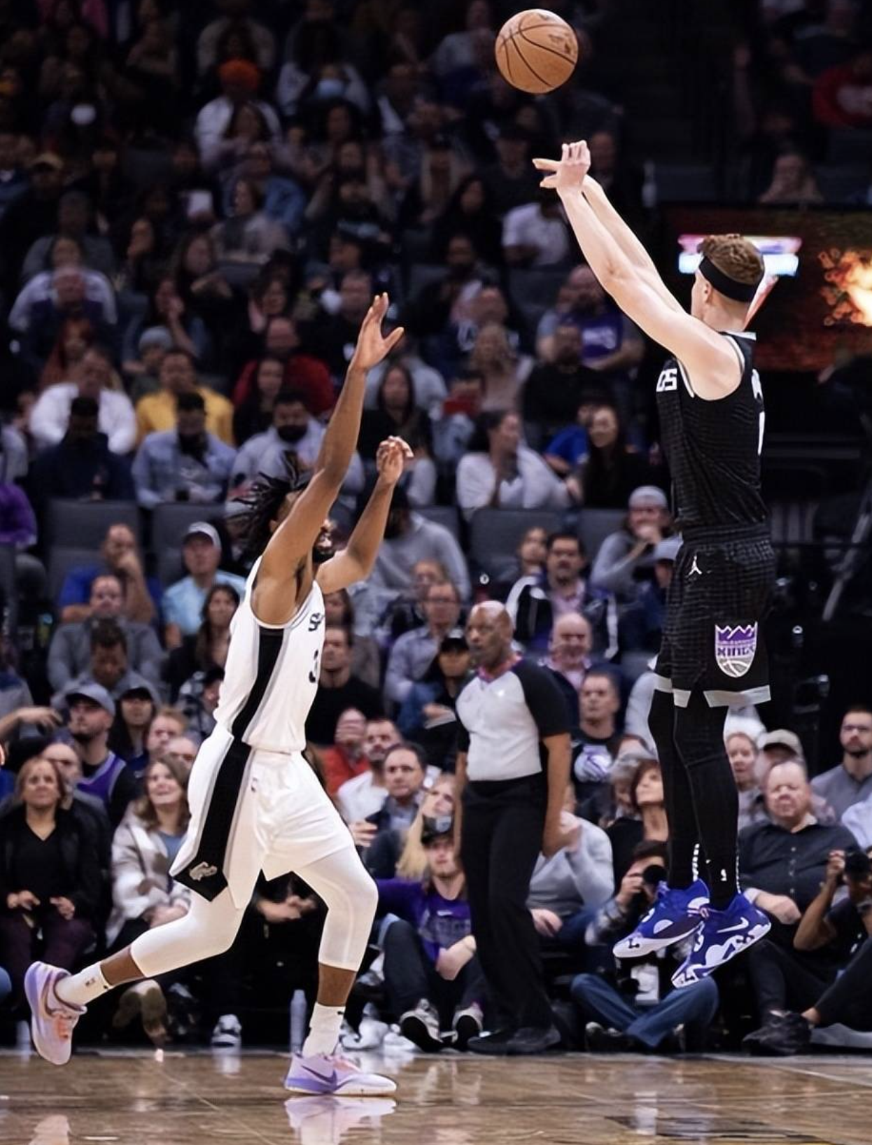 [NBA mùa giải thường] Các vị vua đã hạ gục Spurs mà không có bất kỳ sự hồi hộp nào và ổn định vị trí top 8 tại Western Conference