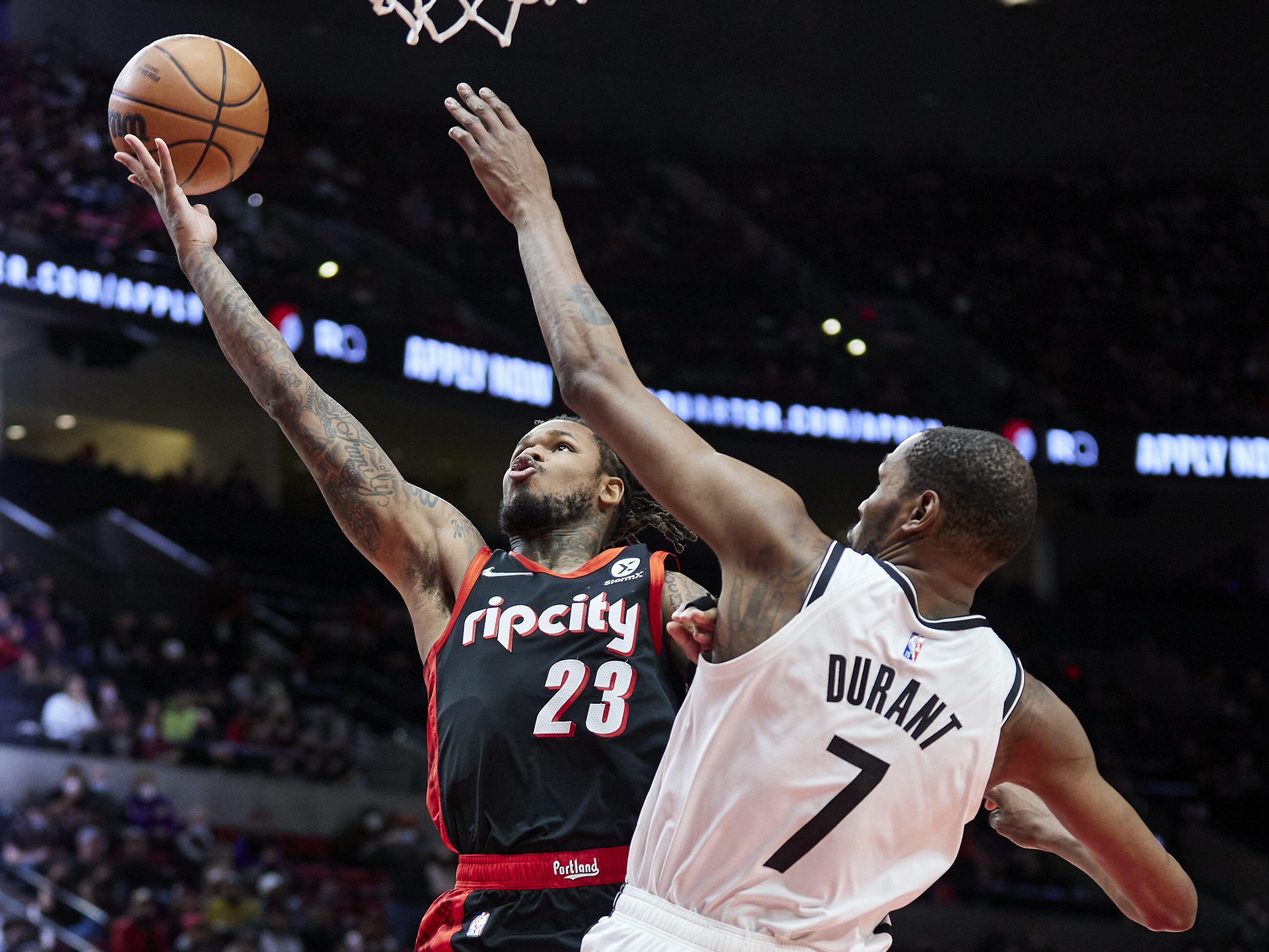 NBA - Intense Nets đánh bại Trail Blazers 109-107