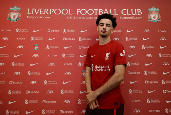 Liverpool hoàn tất việc gia hạn hợp đồng với tiền vệ tấn công cây nhà lá vườn wonderkid Curtis Jones..