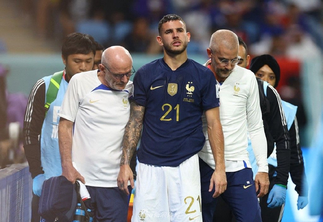 World Cup Qatar - Hernandez của Pháp bị loại khỏi World Cup vì chấn thương đầu gối