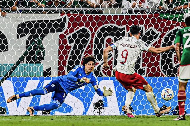 Đội trưởng Ba Lan đá hỏng quả phạt đền đầu tiên, giấc mơ bàn thắng ở World Cup tan vỡ, hòa không bàn thắng với Mexico