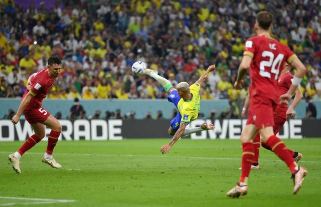 Brazil thắng Serbia 2-0 khi Neymar ra sân vì chấn thương mắt cá