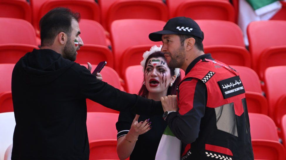 World Cup ở Qatar - Đụng độ khi quân nổi dậy Iran xem trận đấu