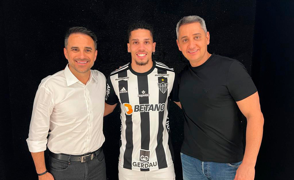 Official: Leverkusen striker Paulinho joins Mineiro on loan