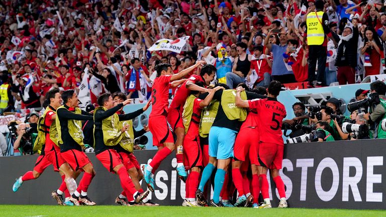 Qatar World Cup - Hàn Quốc đánh bại Bồ Đào Nha 2-1 trong thời gian bù giờ