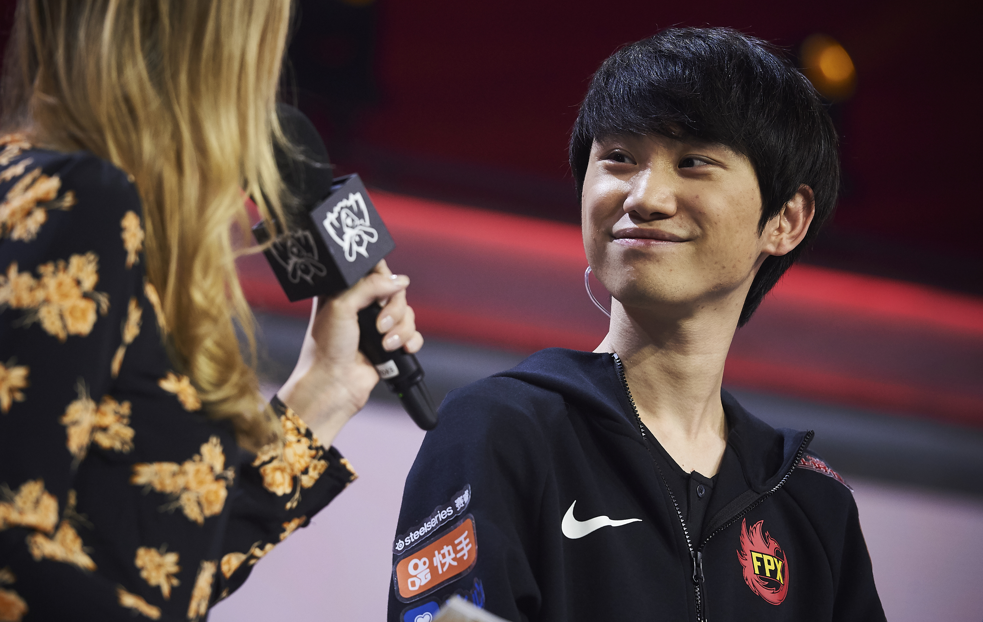 League of Legends: Pemain profesional Tiongkok dilarang memainkan "Yuan Shen" secara langsung, pemain LPL Doinb terus terang keterlaluan.