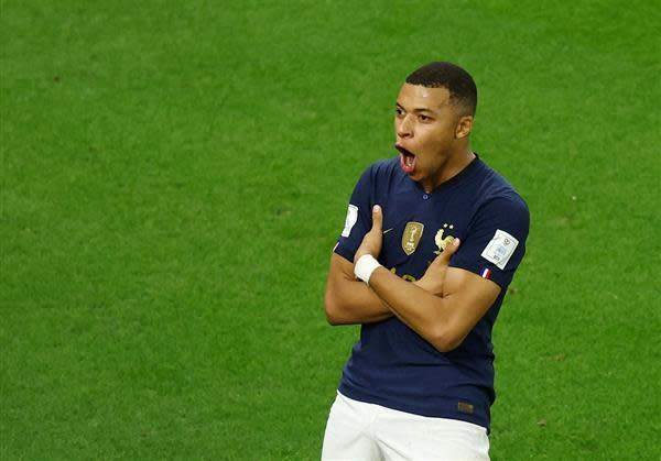 Mbappe returned to training with his teammates on the court and will play against England