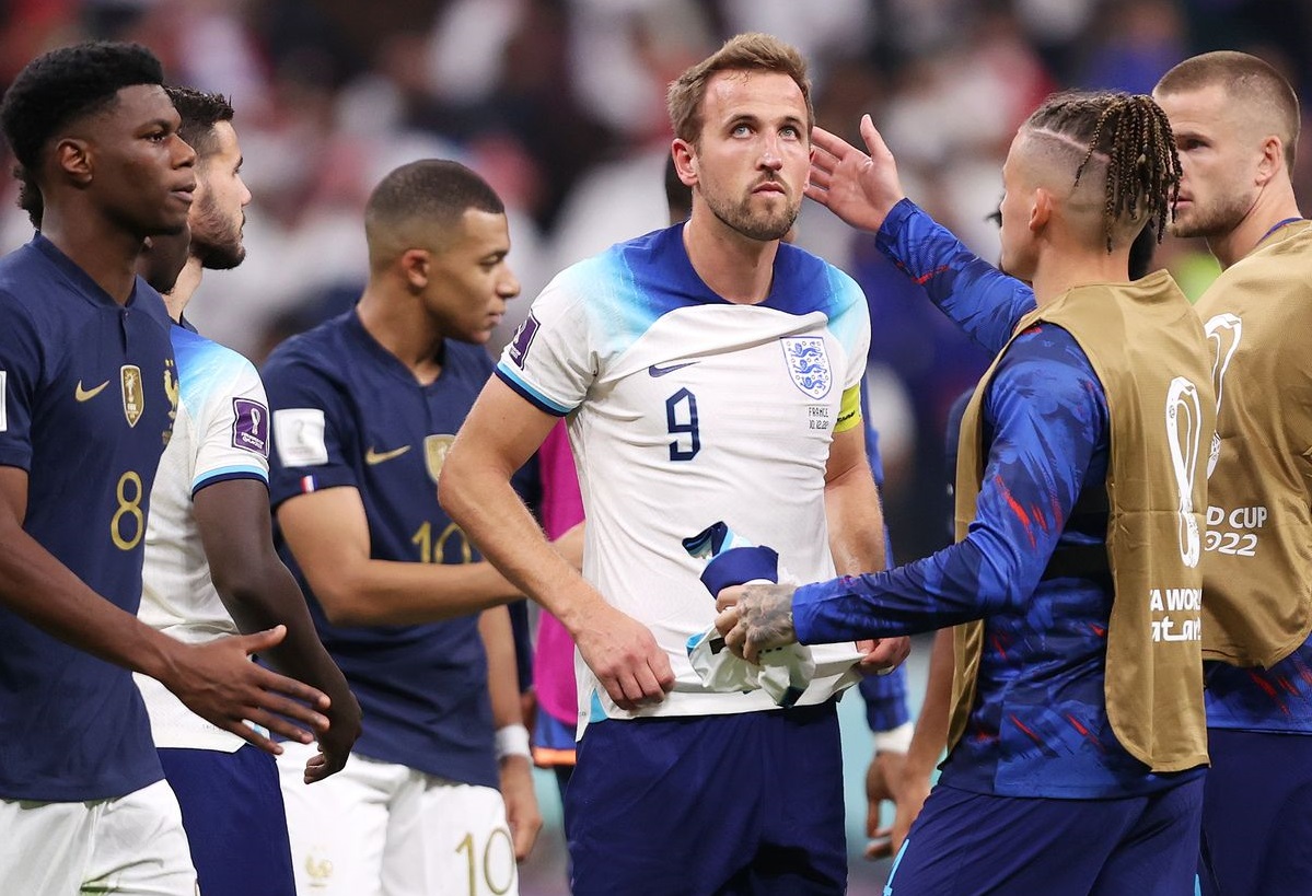 World Cup - Giroud scores as France beat England 2-1