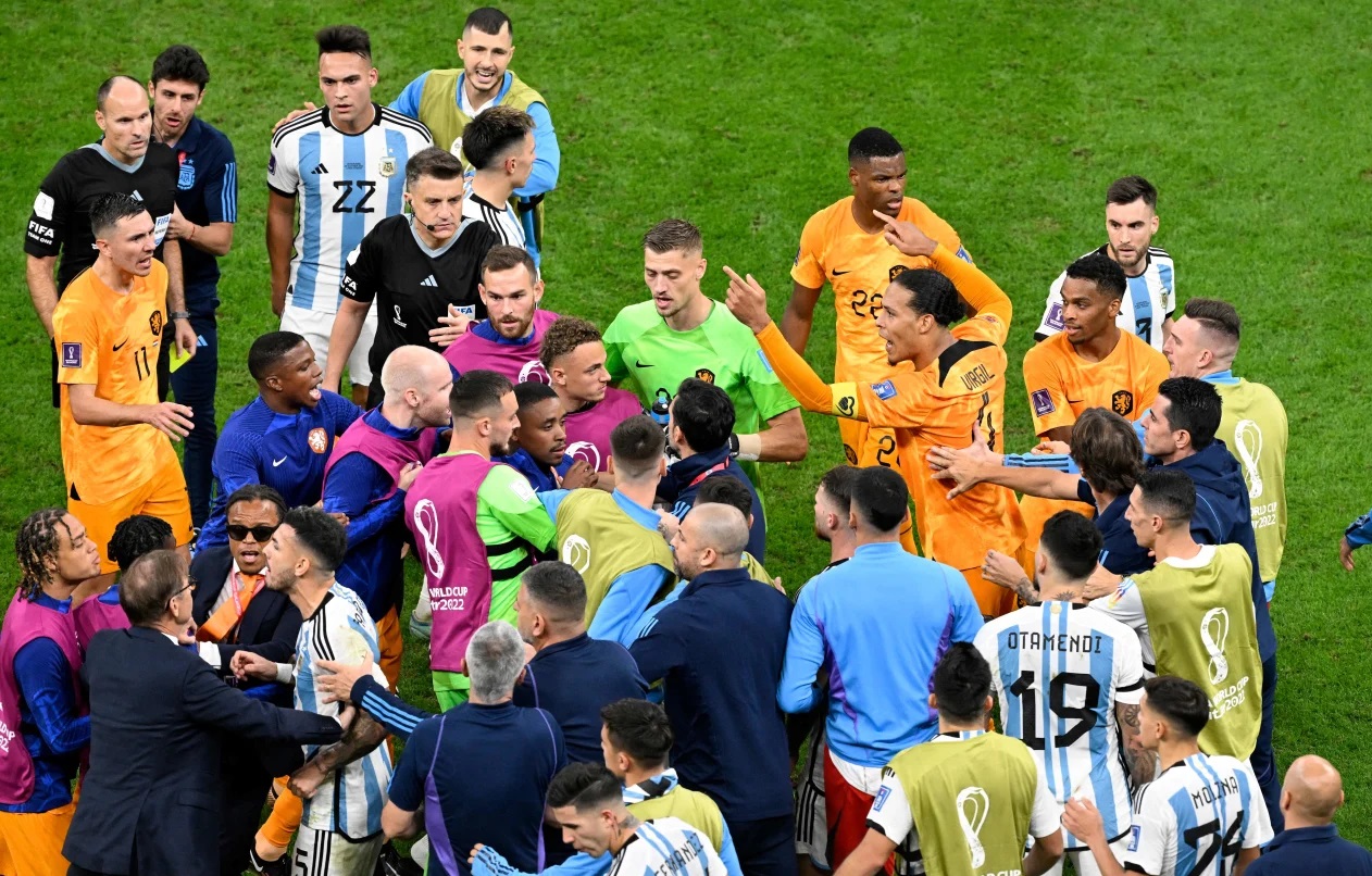 Piala Dunia - Media Inggris berspekulasi bahwa Argentina tidak akan dihukum oleh FIFA