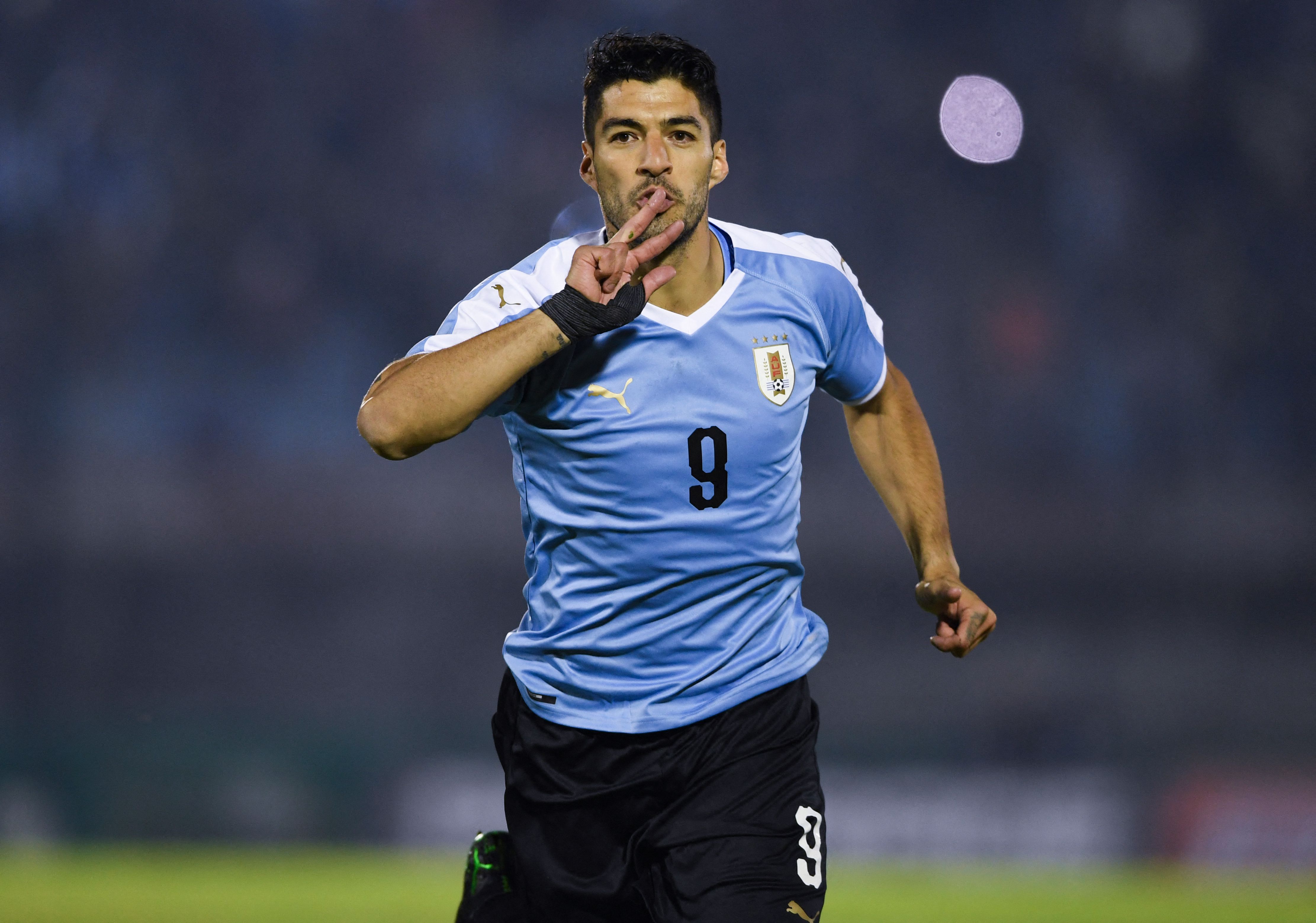 Several media reported that Cruz Azul has made an offer to Suarez