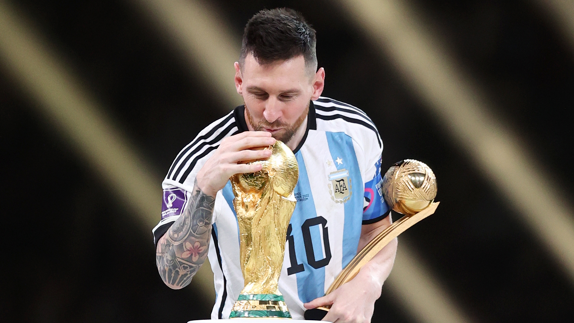 2022 Qatar World Cup | Messi lifts the World Cup after the finals over the years (Part 2)