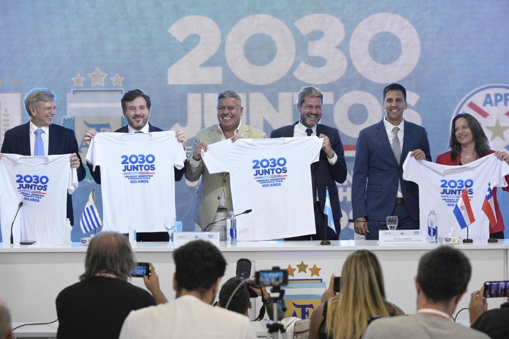 Official: Argentina, Uruguay, Paraguay and Chile jointly bid to host the 2030 World Cup