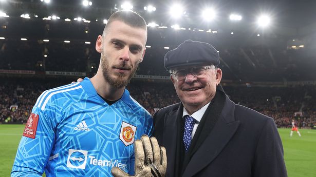 Kiper Manchester United De Gea mencetak rekor 181 clean sheet dalam 12 tahun