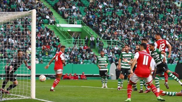 [Europa League] Morita Hidemasa sent an own goal to help Arsenal tie Sporting Lisbon 2-2