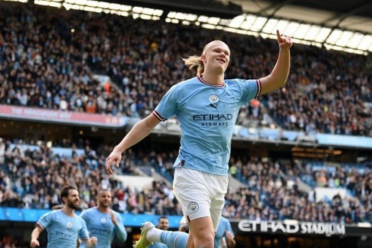 Berpakaian untuk menerima trofi FWA Premier League Player of the Year Harland: Akan melakukan yang terbaik untuk memenangkan dua final untuk Manchester City