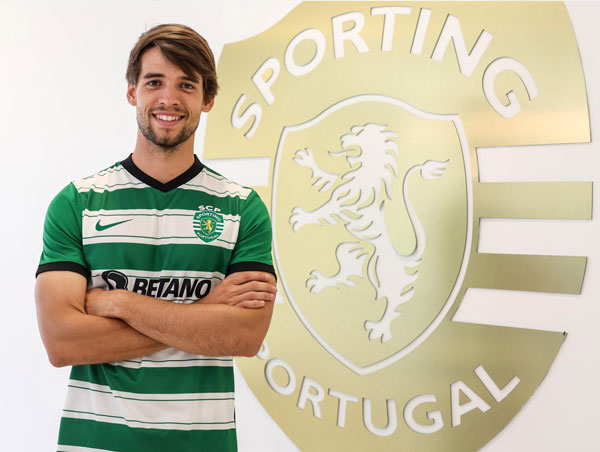 Former Portugal U21s international defensive midfielder completes contract extension with Sporting Clube de Portugal..