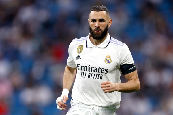 Fabrizio Romano membantah rumor yang mengklaim transfer penyerang tengah Real Madrid Karim Benzema ke Al-Ittihad sudah menjadi kesepakatan.