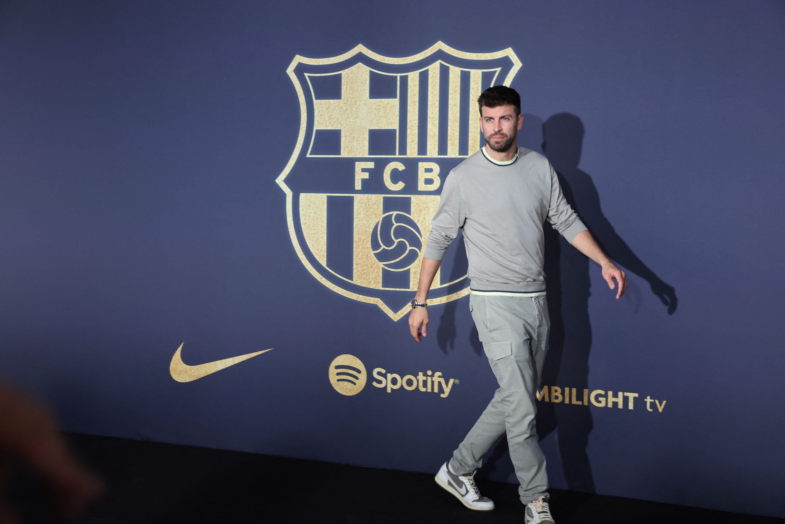 The three captains with high salaries this season left the old general Pique, saying that Barcelona's financial difficulties still affect the signing plan