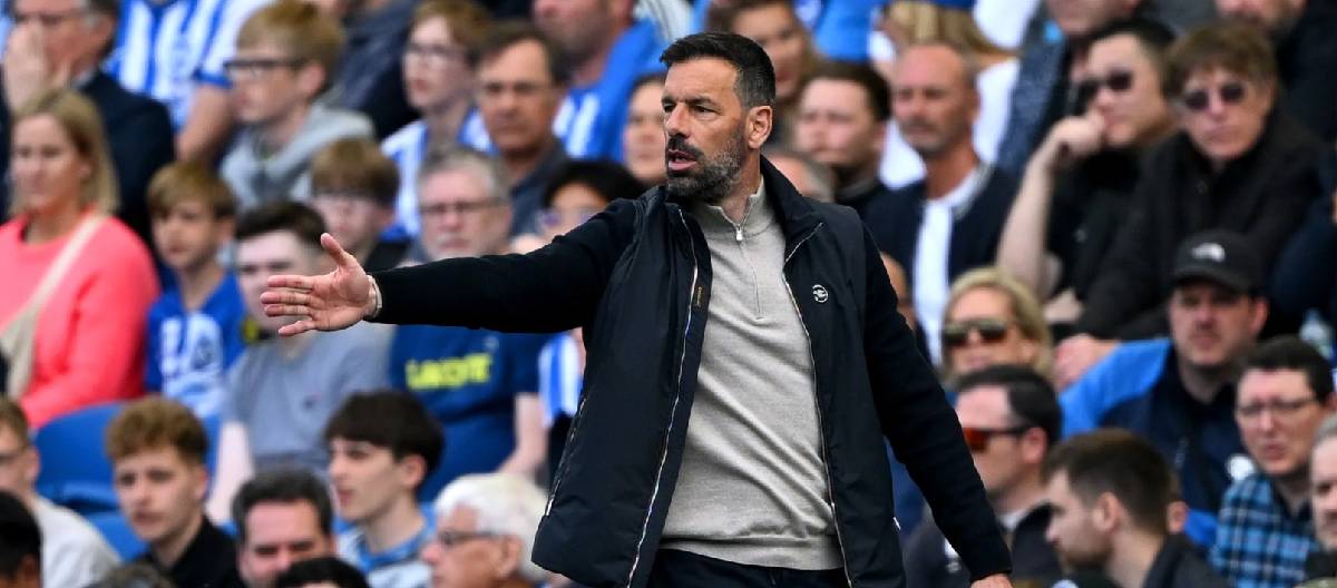 Ruud van Nistelrooy orgulhoso do desempenho dos seus jogadores