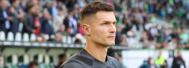 Wolfsburg renova contrato do goleiro Pavao Perwan, de 37 anos, por mais um ano, até junho de 2026