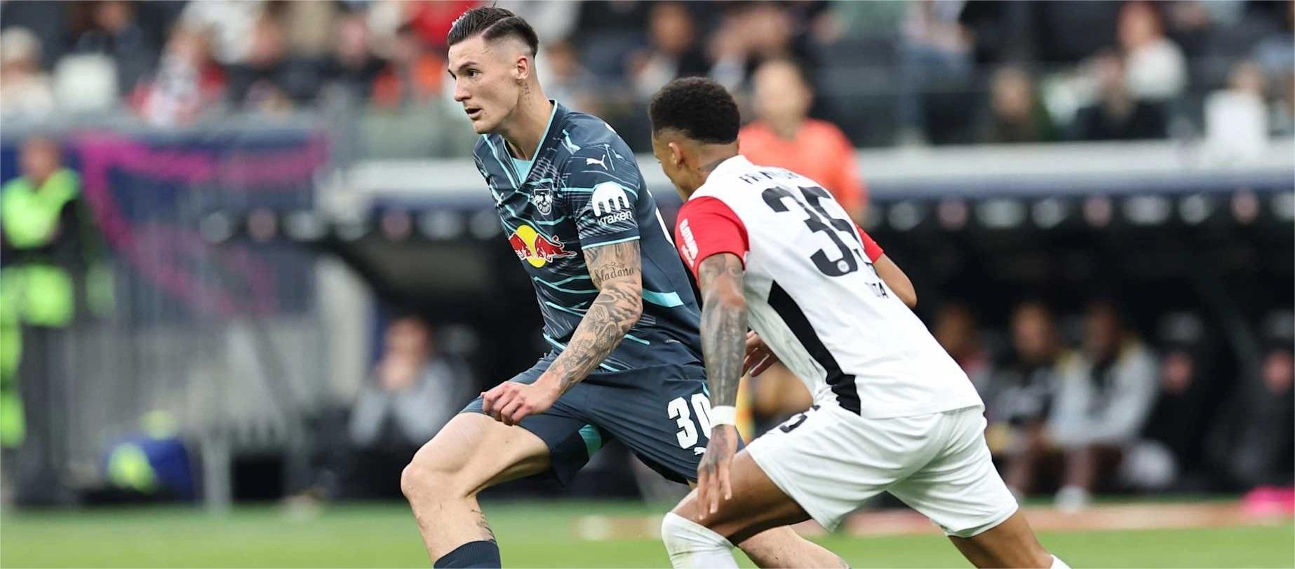 Leipzig thua Frankfurt 0-4. Jolt Loew tin rằng đội bóng thiếu khả năng thực hiện chiến thuật