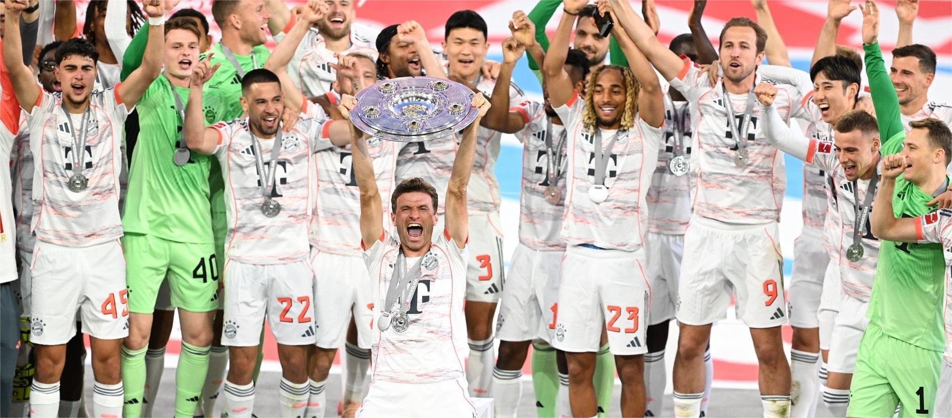 บุนเดสลีกา : บาเยิร์นเอาชนะโบรุสเซียมึนเช่นกลัดบัค 2-0, มุลเลอร์ชูแชมป์ในนัดอำลาของเขา