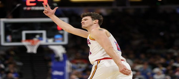A estrela do Warriors, Post, recebeu 4 segundos votos e marcou 4 pontos, mas perdeu o All-Rookie Team