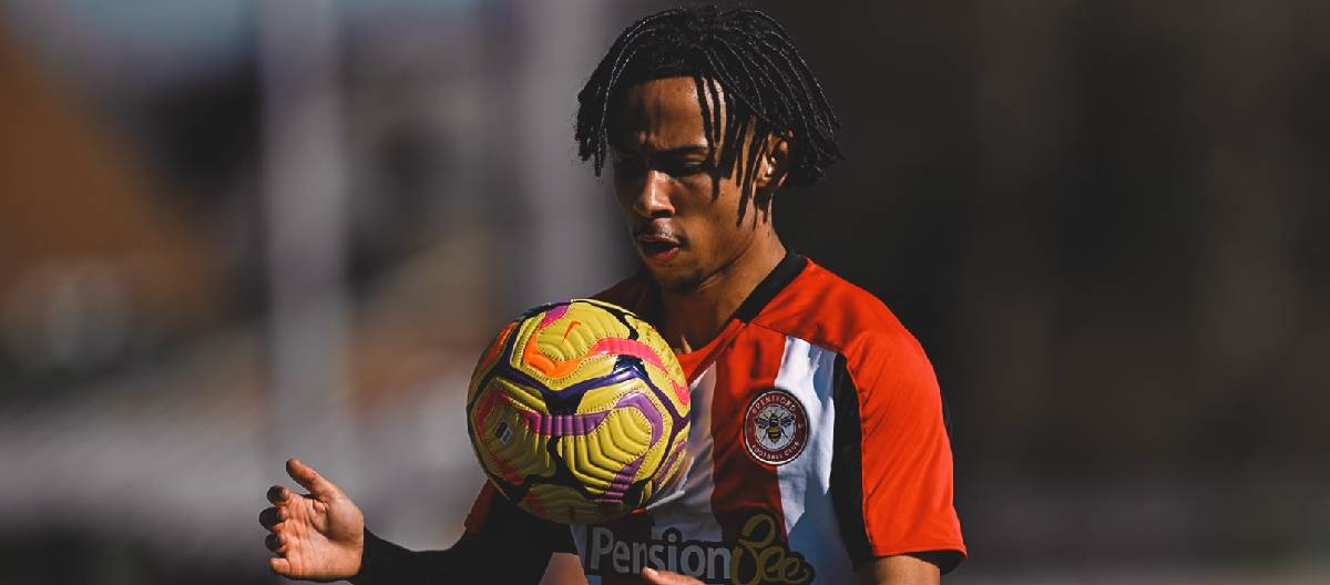 Romelle Donovan assina contrato de cinco anos com o Brentford