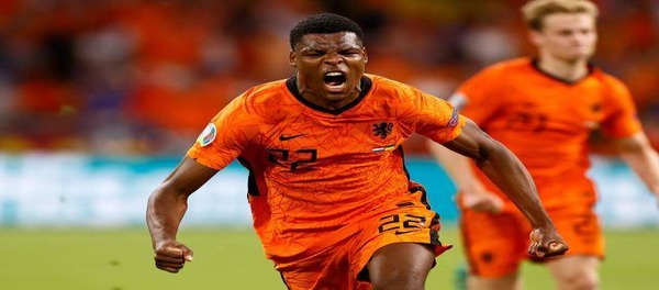 Depay dan Dumfries mencetak gol saat Belanda mengalahkan Finlandia 2-0 untuk mengawali kualifikasi Piala Dunia dengan baik