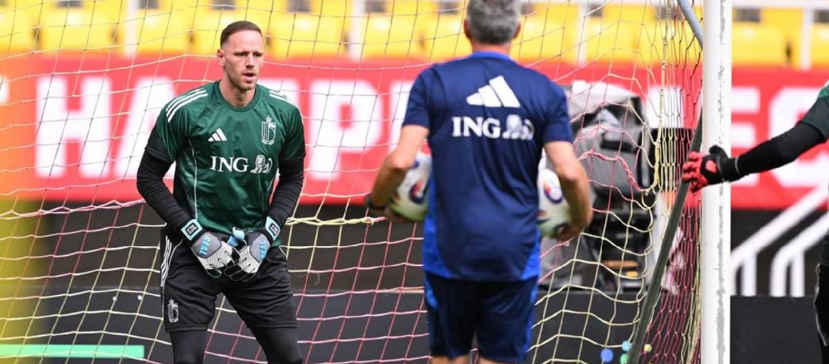 Wayne Hennessey: Mats Sayles ทำงานหนักทุกวันเพื่อเรียนรู้ และผมคิดว่าเขาทำผลงานได้ยอดเยี่ยมตลอดทั้งฤดูกาล
