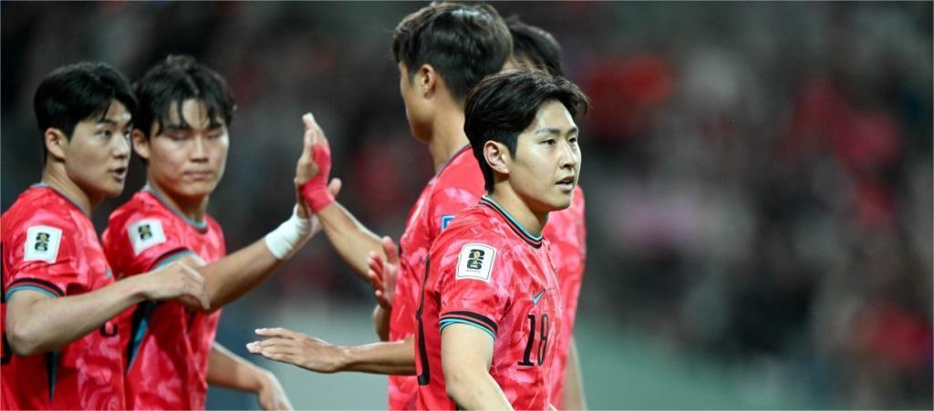 Huấn luyện viên Hàn Quốc Hong Myung-bo khen ngợi các cầu thủ trẻ vì màn trình diễn vượt xa mong đợi