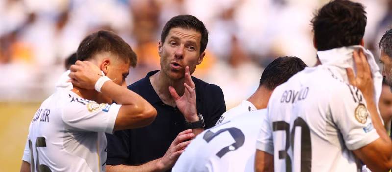Pelatih Real Madrid Alonso mengakui ada banyak masalah di babak pertama pertandingan pertama