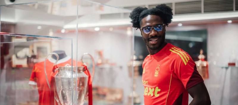 Ola Aina está animado com a extensão do contrato e mal pode esperar pela nova temporada
