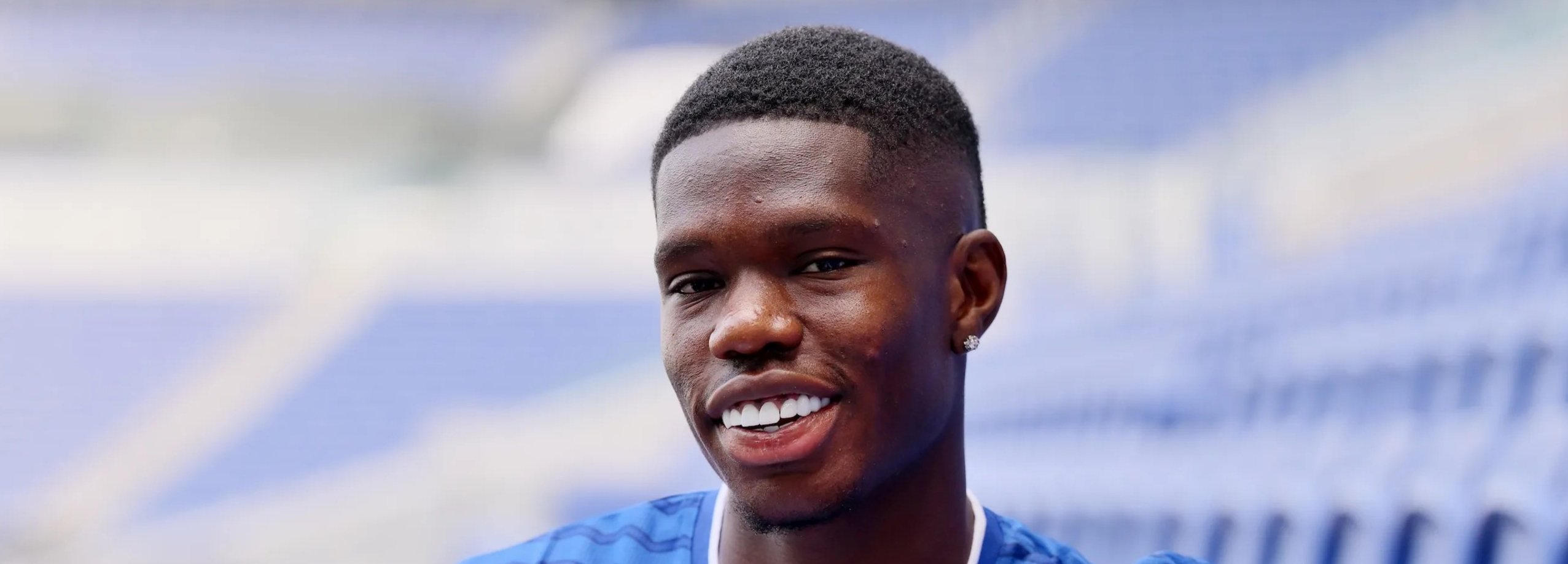 O Everton anunciou oficialmente a contratação do atacante do Villarreal, Tierno Barry, por um contrato de quatro anos.