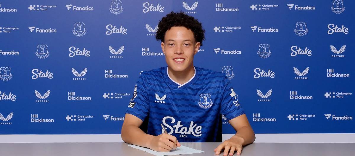 Isaac Heath ký hợp đồng mới với Everton, giữ anh ở lại câu lạc bộ cho đến năm 2027