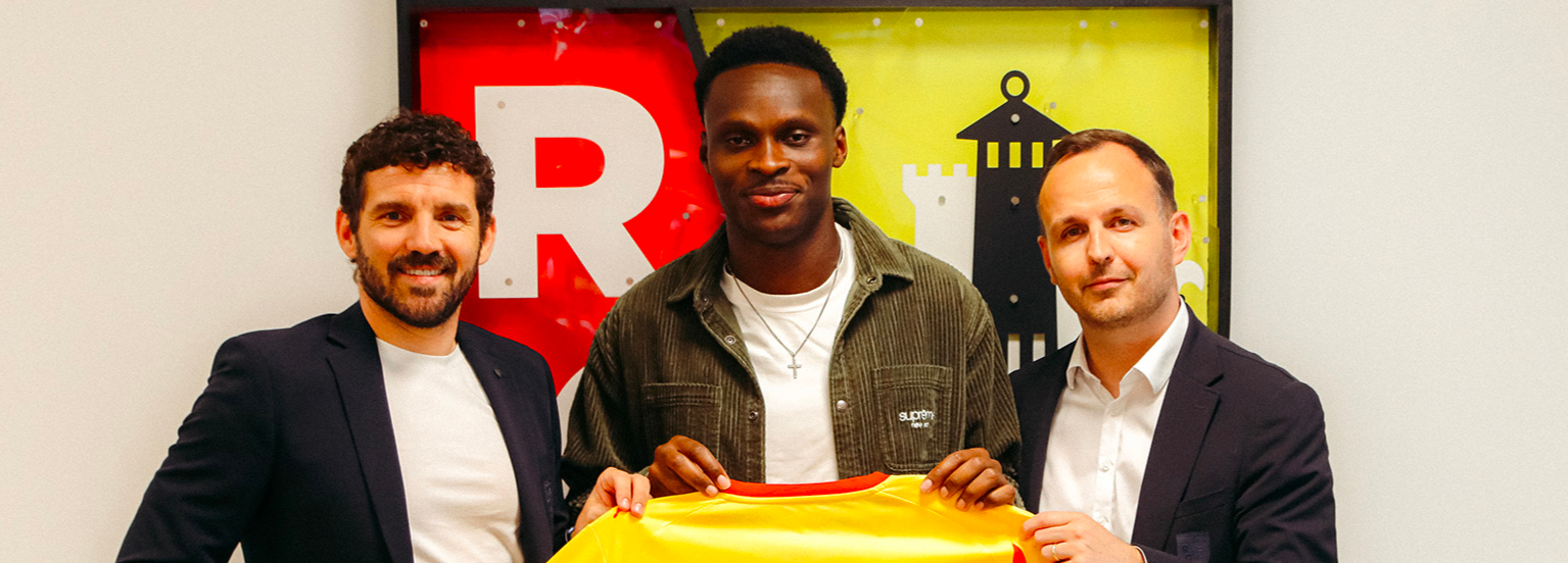 Bek Salzburg Red Bull Samson Baidoo resmi bergabung dengan Lens dengan harga 8 juta euro