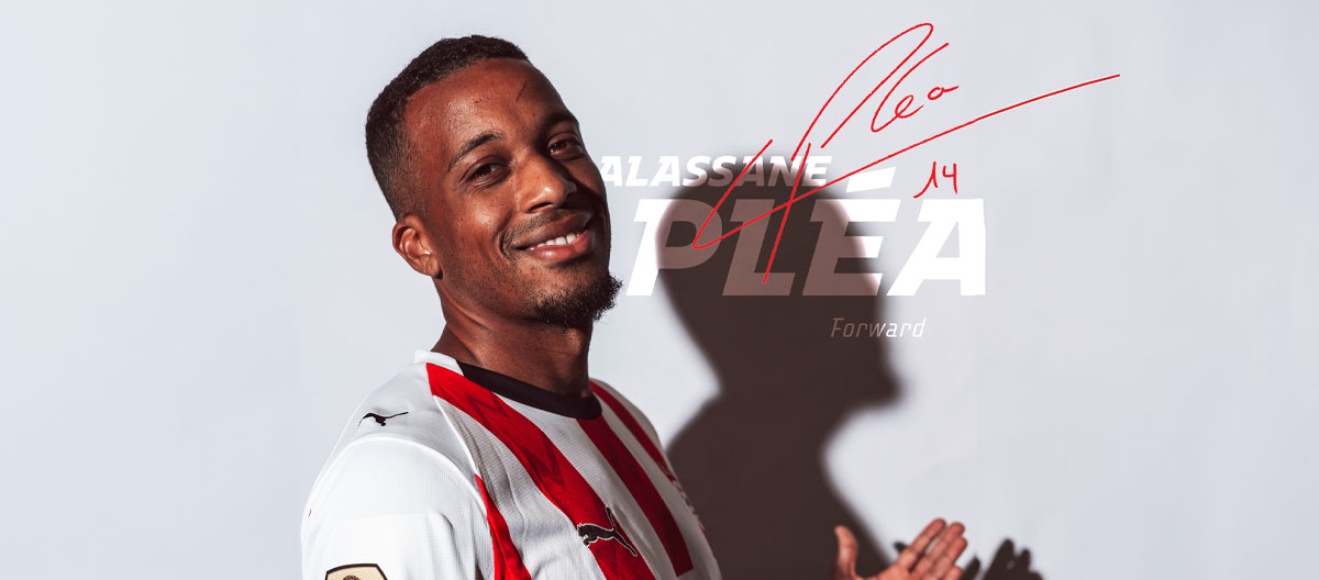 PSV Eindhoven secara resmi mengumumkan perekrutan penyerang legendaris Borussia Mönchengladbach Alassane Pléa.