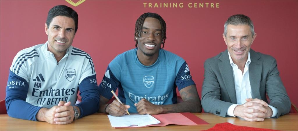 Madueku ký hợp đồng dài hạn với Arsenal