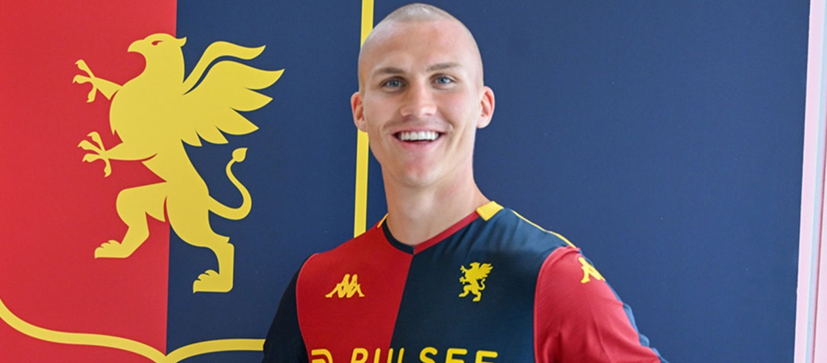 O defesa internacional norueguês do Rennes, Leo Østigård, regressa ao Génova por empréstimo.