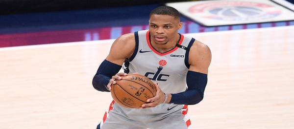Westbrook và DeRozan đồng ý về chiếc hộp, gây ra cuộc thảo luận sôi nổi về việc Kings có thể trở thành chủ sở hữu mới