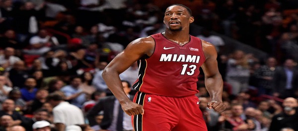 Adebayo cho biết anh hài lòng với những bản hợp đồng ngoài mùa giải của Heat và hy vọng đội hình mới sẽ giúp họ đột phá ở Hội nghị miền Đông