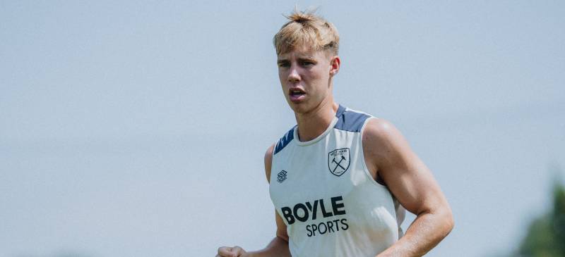 Keiran Casey, jogador da base do West Ham United, se junta ao Swansea City por empréstimo