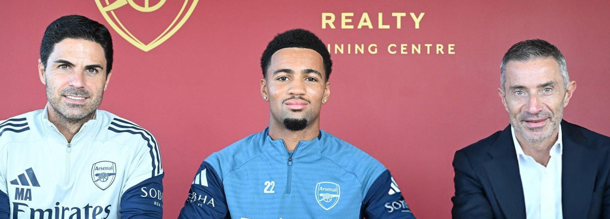 Arsenal conclui extensão de contrato com Ethan Nwaneri, de 18 anos