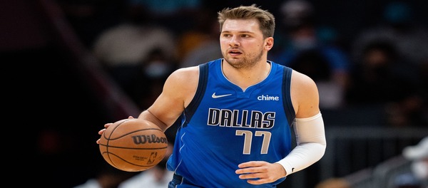 Holtsop bergabung dengan Lakers, bereuni dengan Dončić