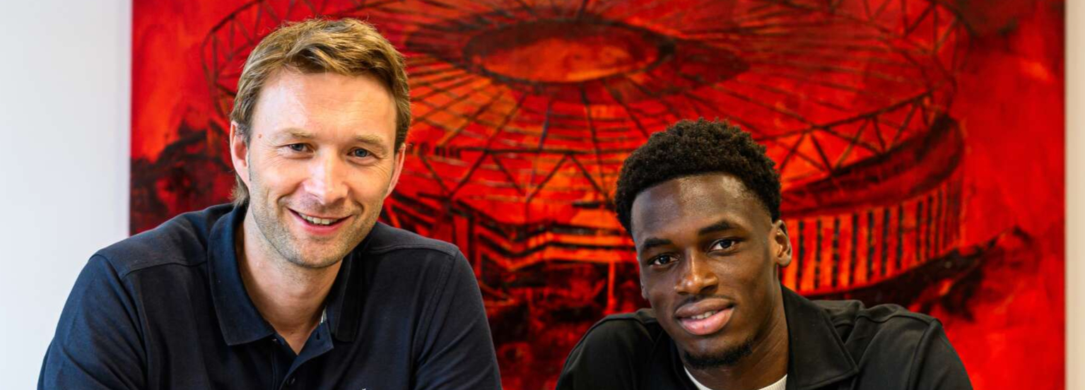 Leverkusen resmi mengumumkan penandatanganan striker AZ Ernest Poku dengan kontrak lima tahun