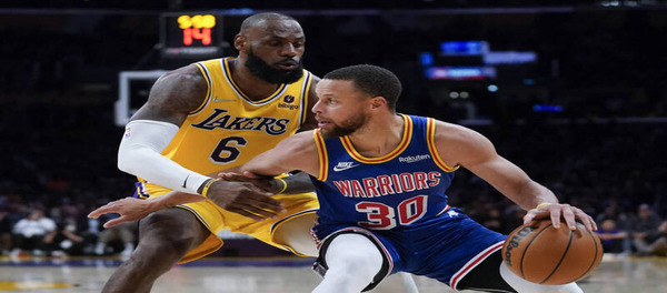 เกมเปิดสนามของทีม Lakers จะต้องเผชิญหน้ากับคู่ปรับตลอดกาลอย่างทีม Warriors และการจับคู่ระหว่าง James-Kurt ก็สร้างกระแสอีกครั้ง