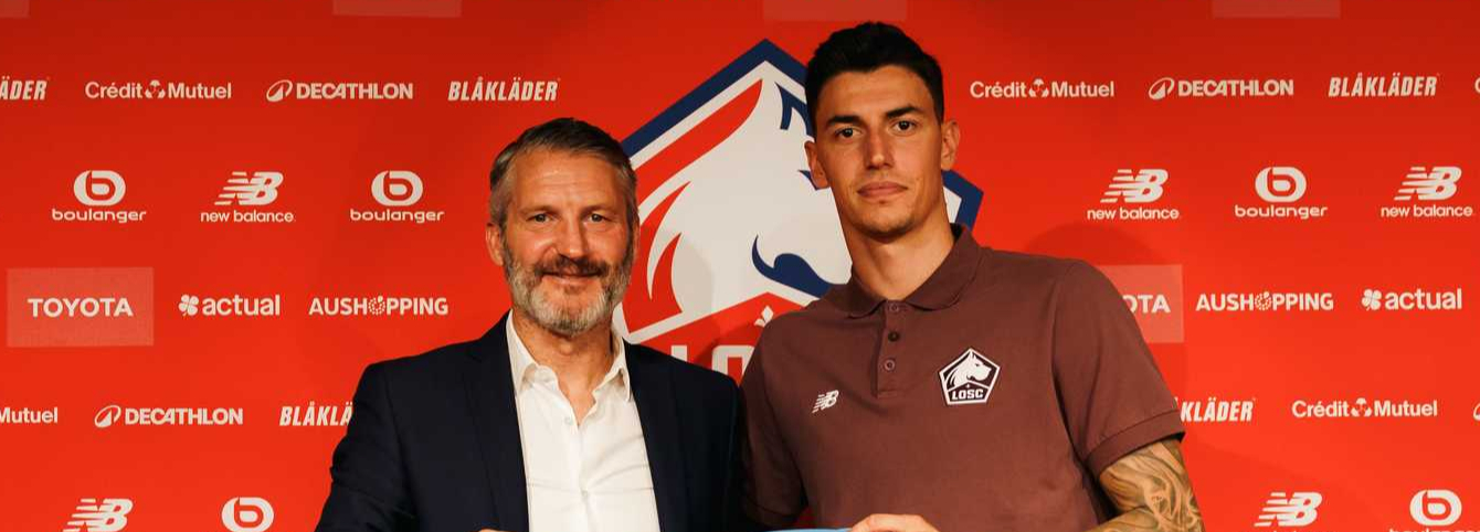 Lille resmi mengumumkan perekrutan kiper tim nasional Turki Berk Özer dengan kontrak empat tahun