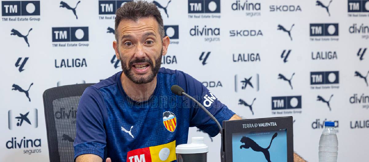Carlos Corberán: Chúng tôi sẽ chào đón mùa giải mới trong điều kiện tốt nhất và đáp ứng được kỳ vọng của người hâm mộ