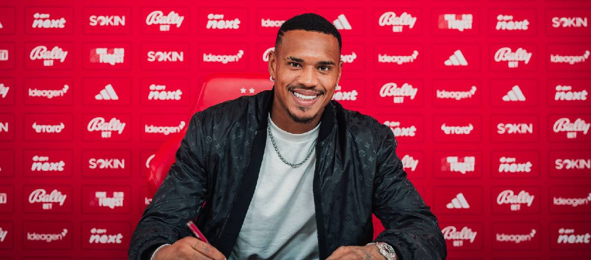 Nottingham Forest đã thông báo về việc ký hợp đồng có thời hạn ba năm với John Victor.
