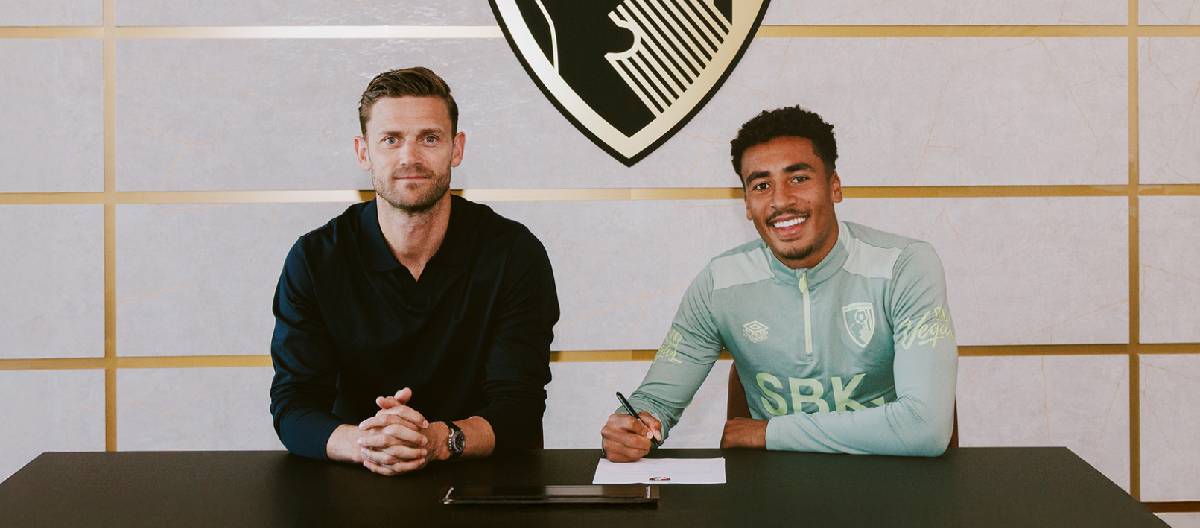 James Hill assinou um novo contrato com o Bournemouth, que o manterá no clube até 2029.